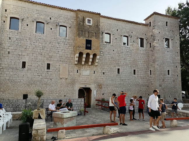 Opinii despre Skipper caffe bar în Kaštel Lukšić - Gastronomija i ugostiteljstvo