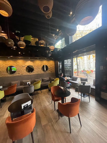 Trg hrvatskih velikana 1, 10000, Zagreb