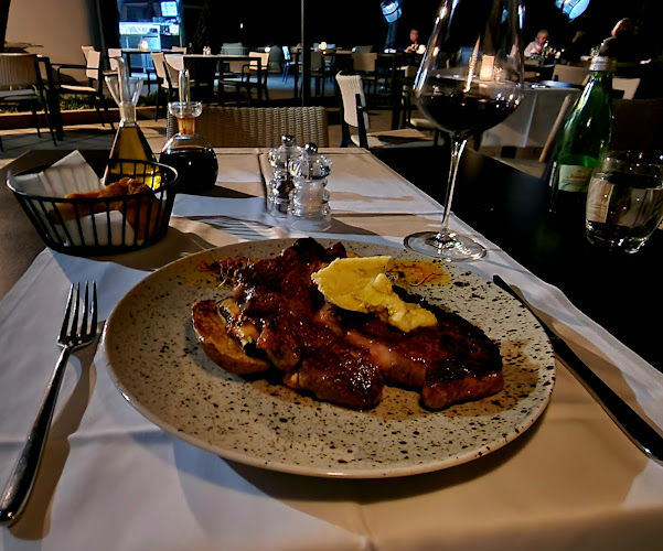 Beach bar "Pink Cricket" - Gastronomija i ugostiteljstvo