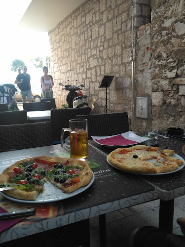 Restoran & Pizzeria The bar