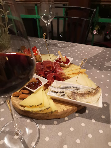 Wine & cheese bar Maraština