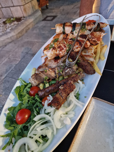 Opinii despre Zmaj Makarska în Makarska - Gastronomija i ugostiteljstvo