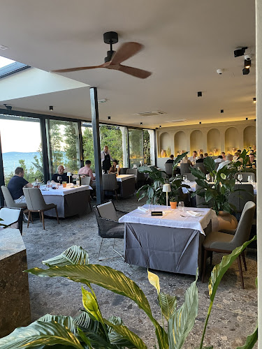 Kadena - Gastronomija i ugostiteljstvo