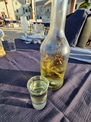Opinii despre Restaurant Tic-Tac în Murter - Gastronomija i ugostiteljstvo