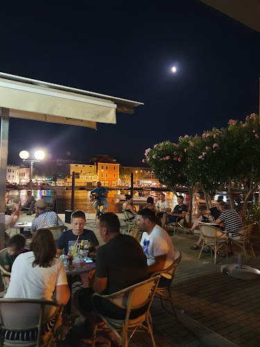 Cetinska cesta 32, 21310, Omiš