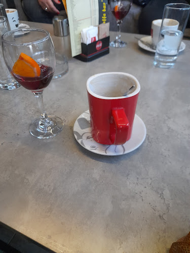 Caffe bar Tom - Gastronomija i ugostiteljstvo