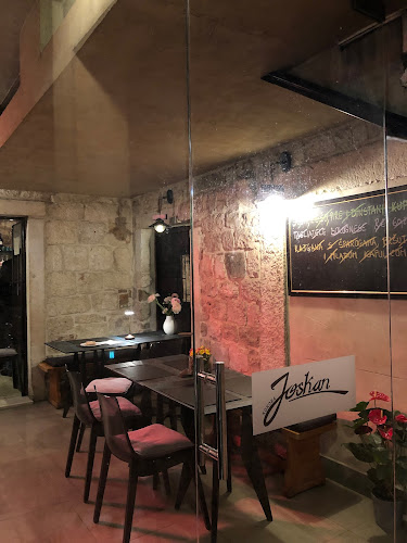 Knezova Kačića 13, 21310, Omiš