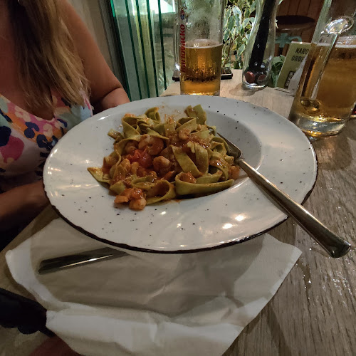 Opinii despre Street Food La Strada în Makarska - Gastronomija i ugostiteljstvo