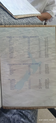 Ahipara zalogajnica, Podgora - Gastronomija i ugostiteljstvo