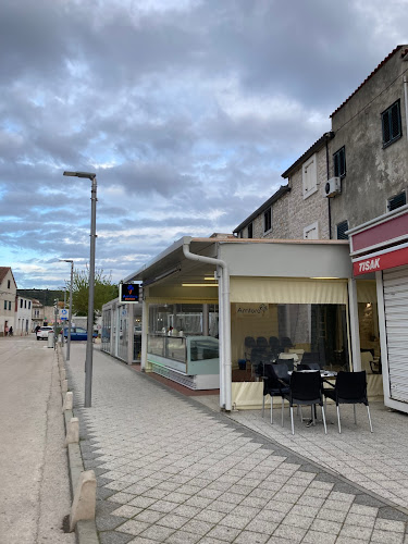 Ul. kralja Tomislava 9, 22213, Pirovac