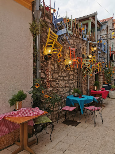 Obala kralja Petra Krešimira IV 5, 23210, Biograd na Moru