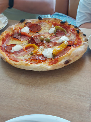 Opinii despre CASTELLO Caffe Bar Pizzeria Grill în Sesvete - Gastronomija i ugostiteljstvo