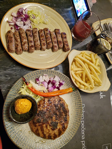 Batak Buzin - Gastronomija i ugostiteljstvo