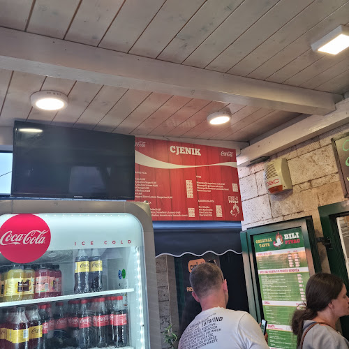 Bili Pivac - Podstrana