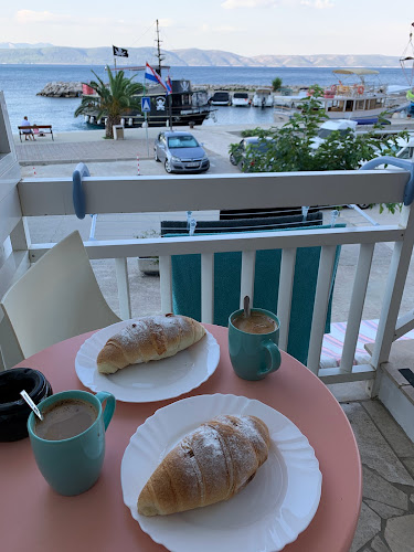 D8, 21329, Živogošće