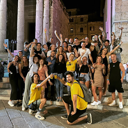 Comentarii opinii despre Pula Pub Crawl