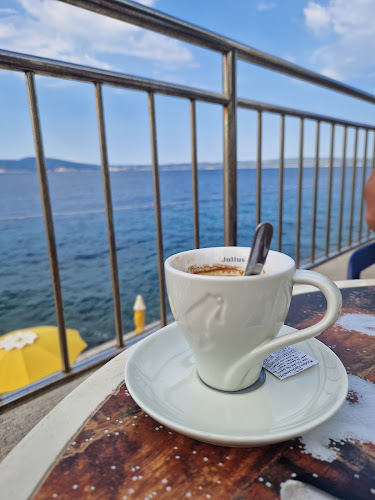 Opinii despre Havana Beach Bar în Novi Vinodolski - Gastronomija i ugostiteljstvo