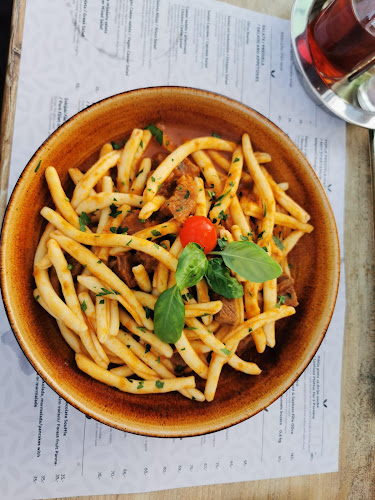 Olíva Restaurant - Gastronomija i ugostiteljstvo