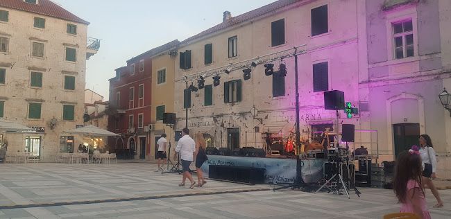 Trg fra Andrije Kačića Miošića 2, 21300, Makarska