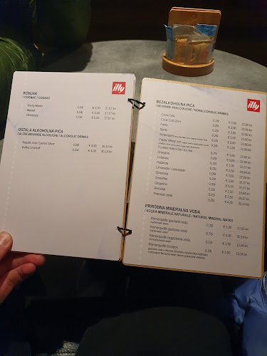 Trg brodogradilišta, 52210, Rovinj