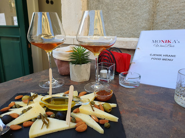 Comentarii opinii despre MoNIKa's Wine Bar