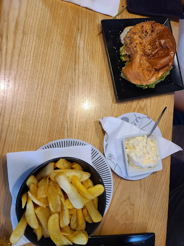 Lo-Cal Grill - Gastronomija i ugostiteljstvo