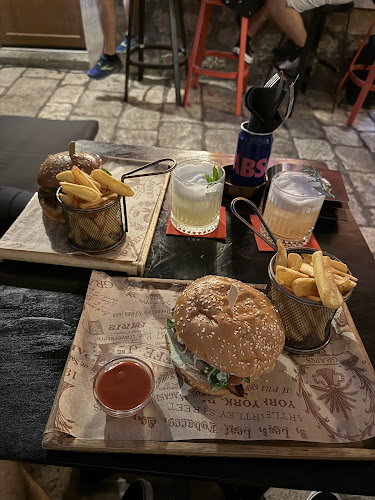 Opinii despre LOLA Bar & Street food în Hvar - Gastronomija i ugostiteljstvo