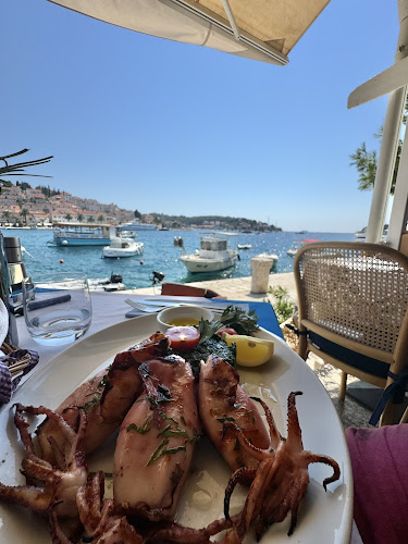 Obala, Fabrika 31, 21450, Hvar