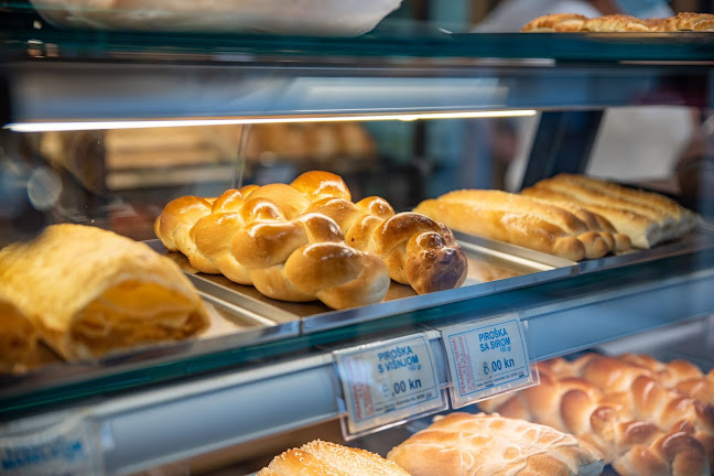 Opinii despre Pekara Panificio Bakery "Senia" în Senj - Gastronomija i ugostiteljstvo