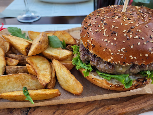 Ul. Biskupa Teodozija 16, 23232, Nin