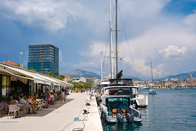 Obala kneza Branimira 14a, 21000, Split