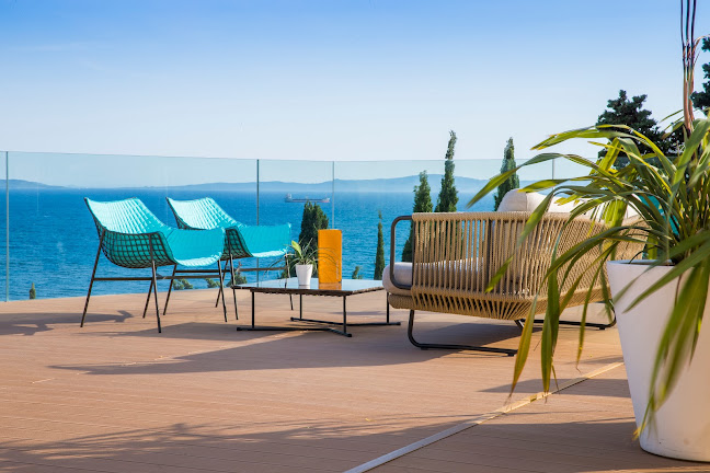 The Mint Bar - Split