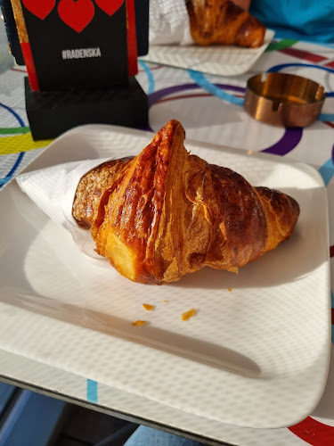 Trg 1. Svibnja, 52100, Pula