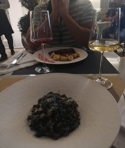 Narodni trg 1, 21000, Split