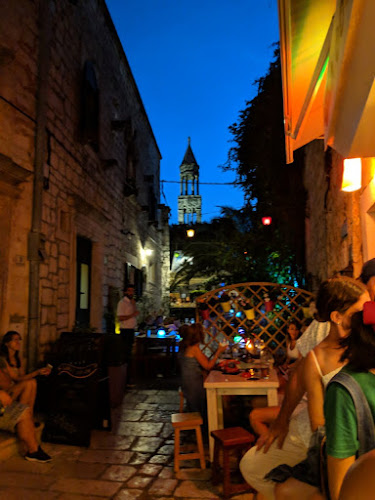 Comentarii opinii despre LOLA Bar & Street food