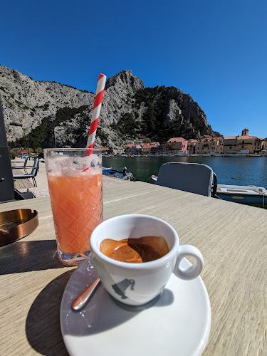 Cetinska cesta 32, 21310, Omiš