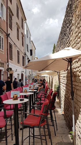 Opinii despre Zlatni Kutić Café Bar în Zadar - Gastronomija i ugostiteljstvo