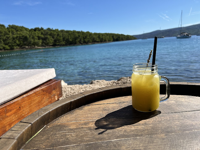 Opinii despre Beach Kafic în Vrboska - Gastronomija i ugostiteljstvo