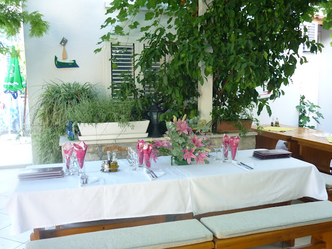 Ul. Ive Vojnovića 16, 21400, Supetar