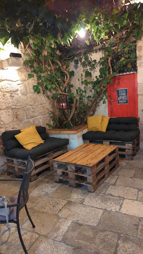 Trg Ploča 5, 21460, Stari Grad