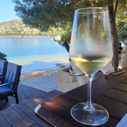 Opinii despre Konoba Porto Rosso în Lastovo - Gastronomija i ugostiteljstvo