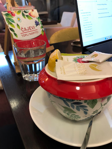 Roses & Coffee caffe bar - Gastronomija i ugostiteljstvo