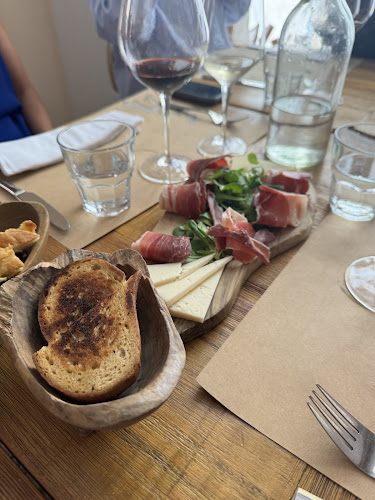 Uje restaurant - Gastronomija i ugostiteljstvo