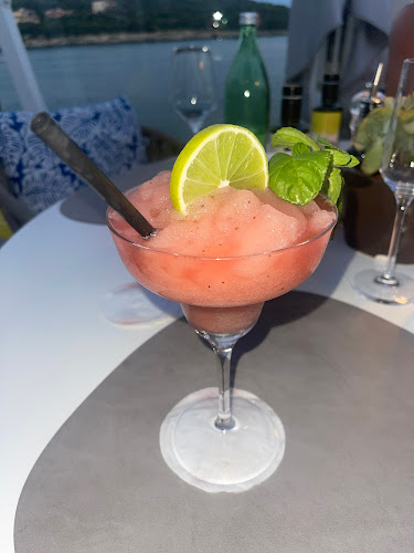 Yacht Bar & Restaurant - Gastronomija i ugostiteljstvo