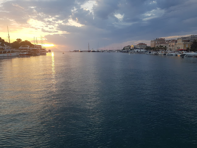 Zlatarska ul. 2, 23000, Zadar