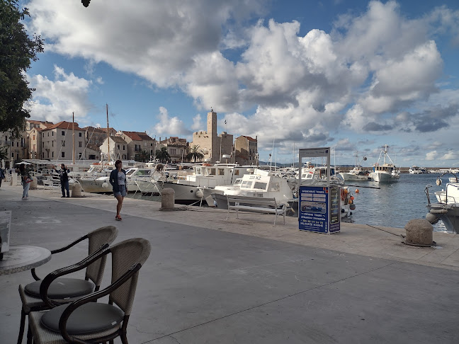 Ul. Riva Svetoga Mikule 38, 21485, Komiža