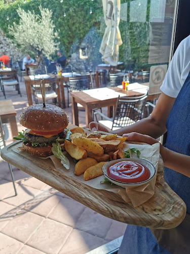 Ul. Biskupa Teodozija 16, 23232, Nin