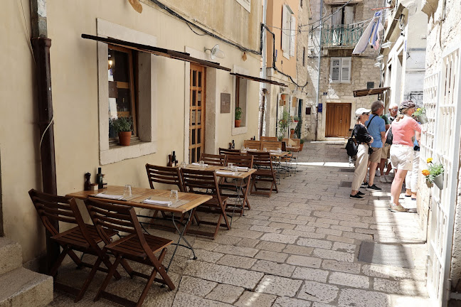 Dominisova ul. 3, 21000, Split