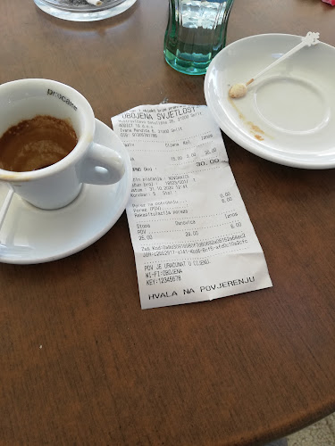 Kafić Obojena Svjetlost - Gastronomija i ugostiteljstvo