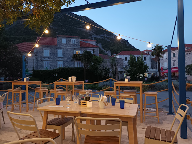 Trg kralja Tomislava 1, 20230, Ston